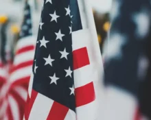 Dolar AS melemah, Euro dan Pound menguat: Analisis dinamika mata uang global di akhir 2023. Temukan dampaknya pada pasar keuangan.