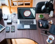 "Telusuri peran teknologi dalam perdagangan forex modern. Pelajari peluang dan tantangan untuk kesuksesan optimal."