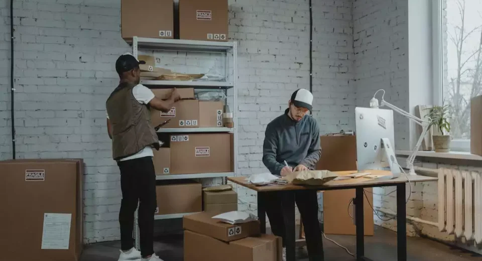 Strategi unggul di pasar internasional: Adaptasi lincah, inovasi berkelanjutan, dan kemitraan kuat menuju keberhasilan global.