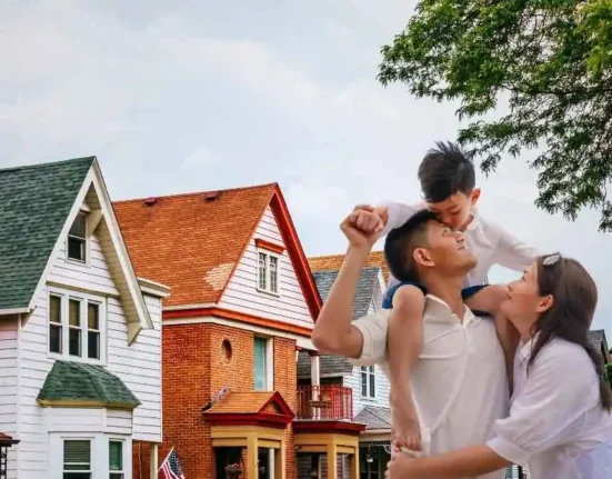 Penjualan rumah di Amerika menurun 6,3% pada April 2025, dipicu oleh tingginya suku bunga dan ketidakpastian pasar properti.