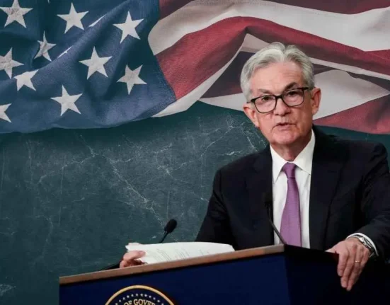 The Fed hadapi dilema suku bunga akibat tarif dan inflasi yang membayangi, risalah rapat terbaru ungkap kekhawatiran mendalam.