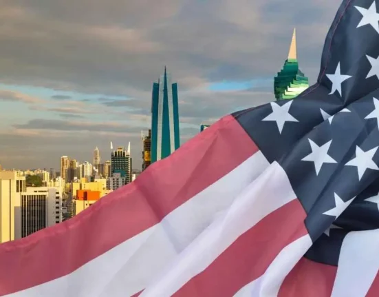 RUU Pajak Trump Tambah Utang picu perpecahan di Senat AS, debat sengit soal risiko fiskal dan dampak ekonomi.
