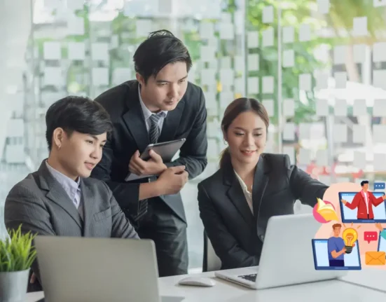 Aktivitas sektor jasa AS melambat pada Juli 2025 akibat lonjakan biaya dan lemahnya permintaan, picu kekhawatiran stagnasi ekonomi.