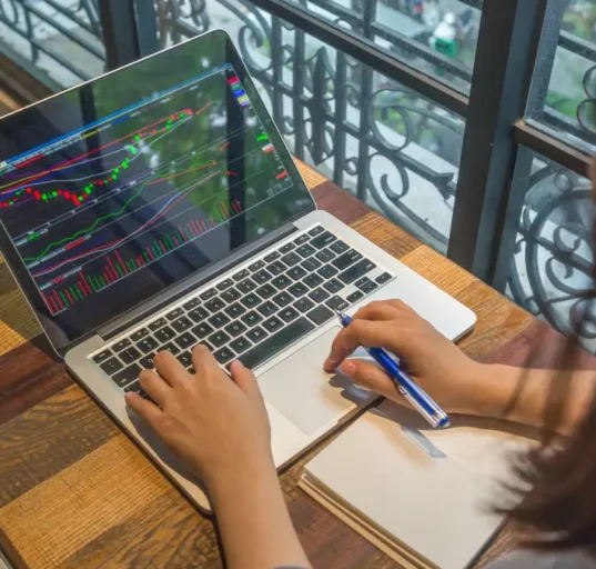 Strategi compounding profit harian forex terbukti efektif untuk tumbuhkan akun cepat dan konsisten. Pelajari cara mudahnya di sini!