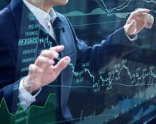 Pelajari apa itu stablecoin crypto dan bedanya dengan Bitcoin, biar kamu paham cara kerja uang digital yang nilainya tetap stabil.