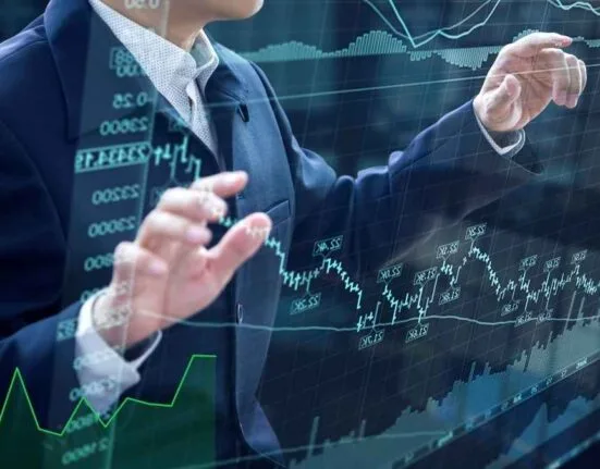 Pelajari apa itu stablecoin crypto dan bedanya dengan Bitcoin, biar kamu paham cara kerja uang digital yang nilainya tetap stabil.