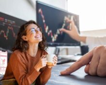 Temukan tips bahagia jadi trader agar kamu bisa menikmati proses trading dengan tenang, fokus, dan penuh makna setiap hari.