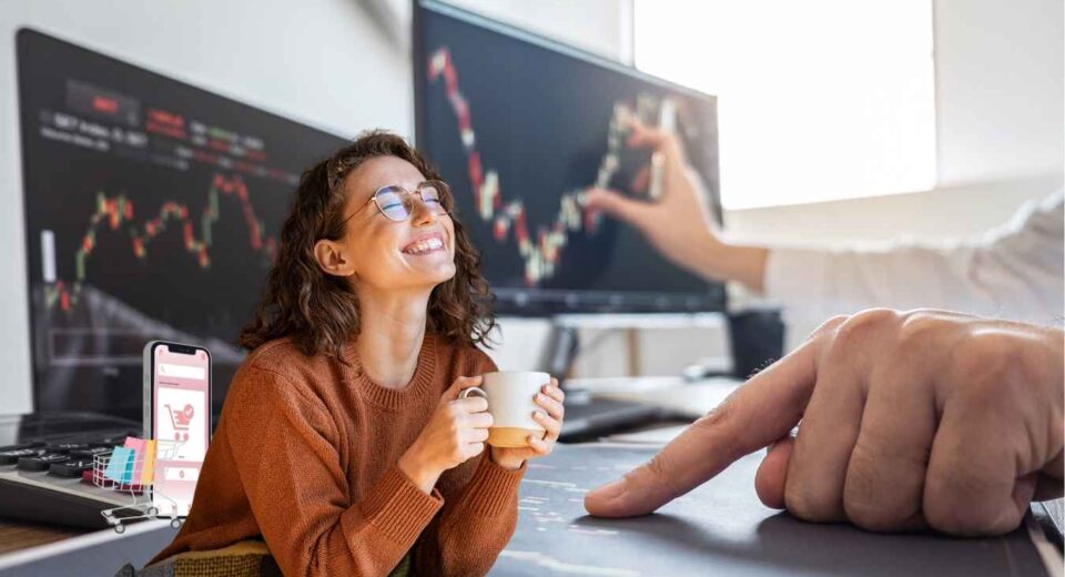 Temukan tips bahagia jadi trader agar kamu bisa menikmati proses trading dengan tenang, fokus, dan penuh makna setiap hari.