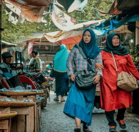 Kredit UMKM mulai membaik menjadi **sinyal pemulihan ekonomi Indonesia**, didorong pertumbuhan kredit kecil dan strategi bank perbankan.