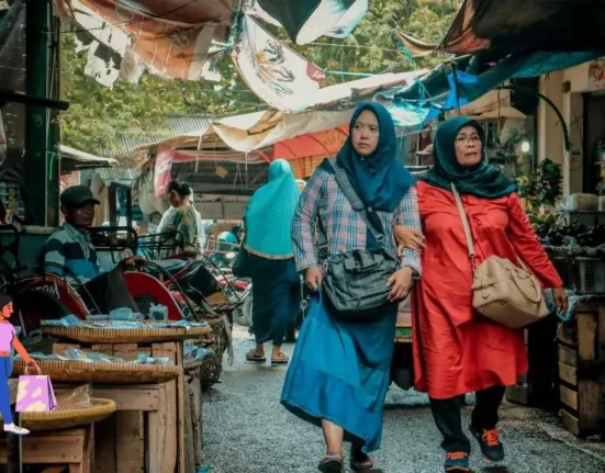 Kredit UMKM mulai membaik menjadi **sinyal pemulihan ekonomi Indonesia**, didorong pertumbuhan kredit kecil dan strategi bank perbankan.