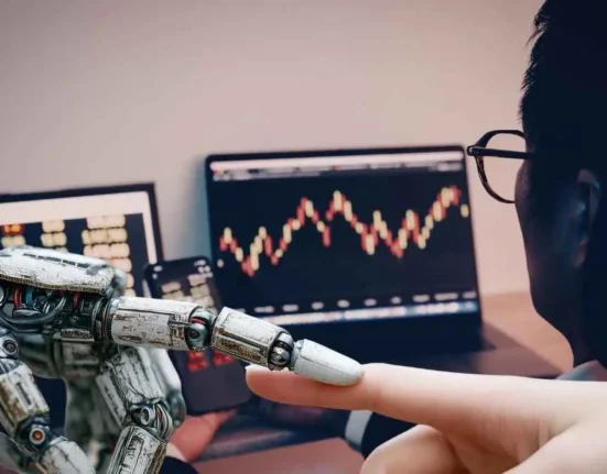 Kupas kelebihan dan kekurangan trading dengan EA di forex modern agar kamu bisa memilih strategi otomatis yang aman dan konsisten.