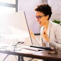 Kenapa pilih broker HFM? Pelajari keunggulan dan risiko trading agar bisa menentukan broker yang sesuai strategimu untuk kamu.