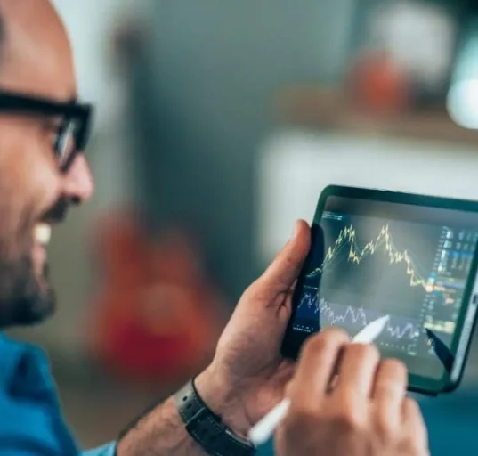 Pelajari **trading emas dengan akun cent di HFM** untuk pemula, lengkap strategi, manajemen risiko, dan tips profit aman setiap hari.